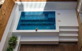 Nemeseos 1St Floor Homm Apartment With Roof Garden And Wading Pool